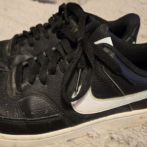 Nike Women's Black and White Sneakers